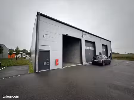 local bureaux 142 m²
