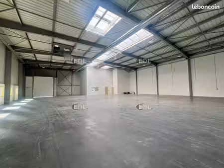 local bureaux 1 673 m²
