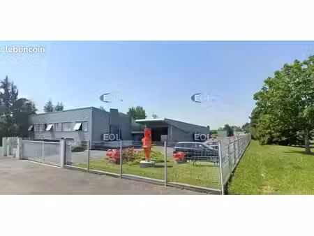 local bureaux 1 942 m²