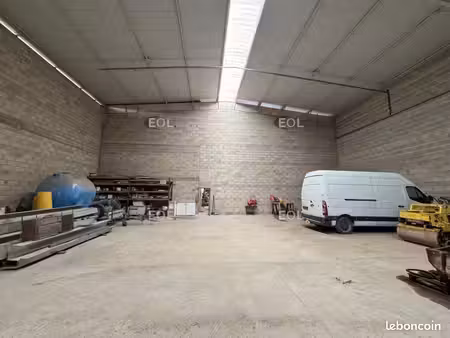 local industriel 600 m²