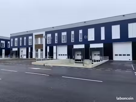 local d'activité 815 m²
