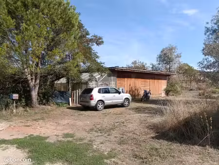 a vendre maison de 200m2 dont un tiers en appartement...