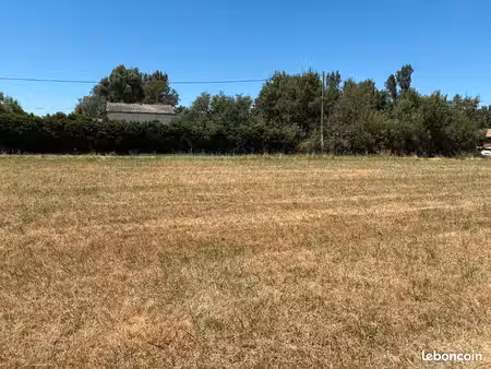 terrain 900 m² lescout