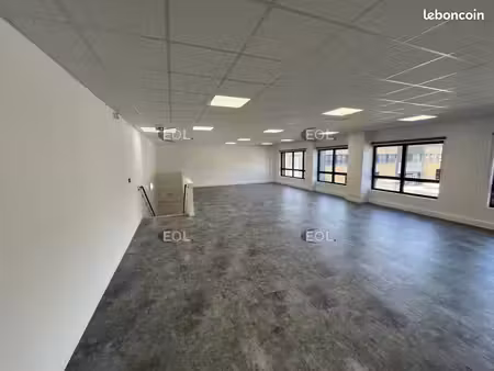 local bureaux 452 m²