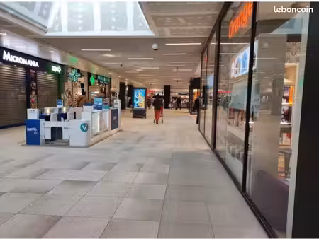 fonds de commerce – emplacement premium – centre commercial auchan plaisir – 80 m² + terra