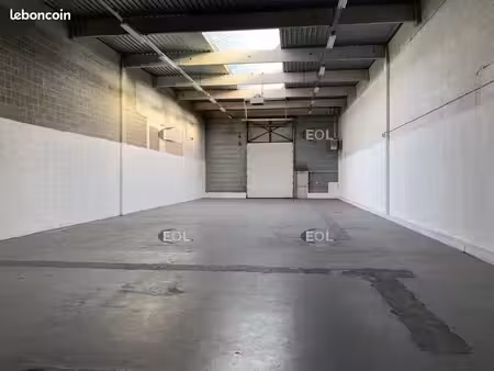 local d'activité 447 m²