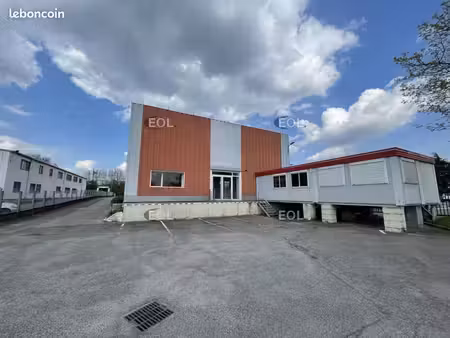 local d'activité 551 m²