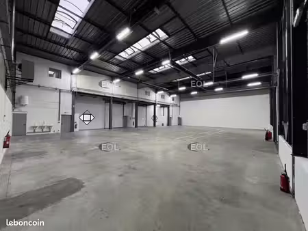 local industriel 764 m²
