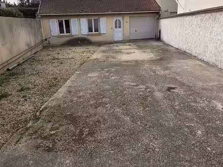 local commercial 220 m2 avec bureau