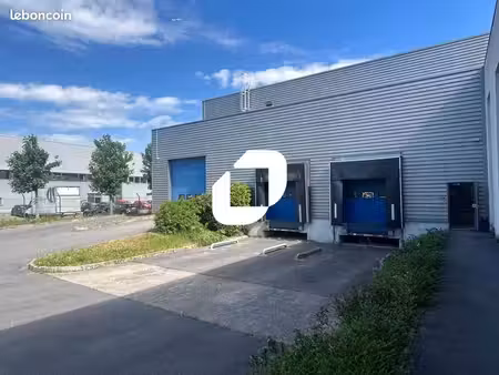 local d'activité 3 087 m²