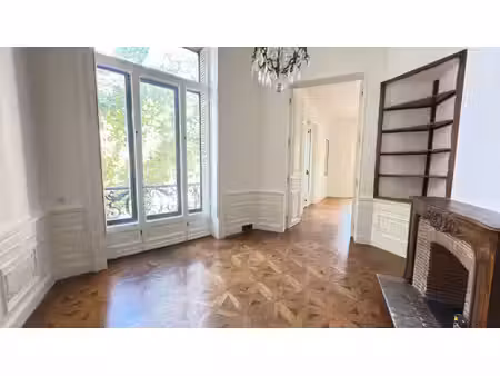 appartement bourgeois d'exception -- 120 m2 -- quartier de la