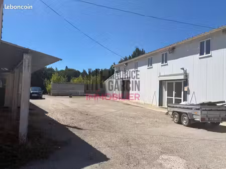 local commercial 740 m² carpentras