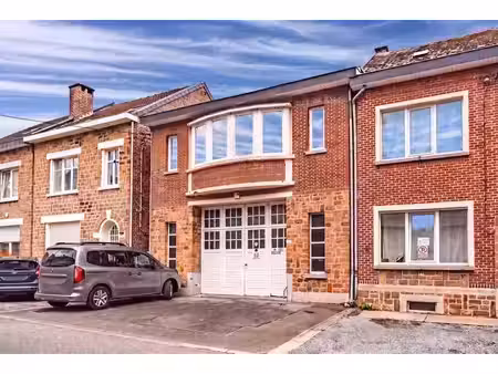 appartement 2ch avec entrepôt de 130 m² et jardin au coeur d