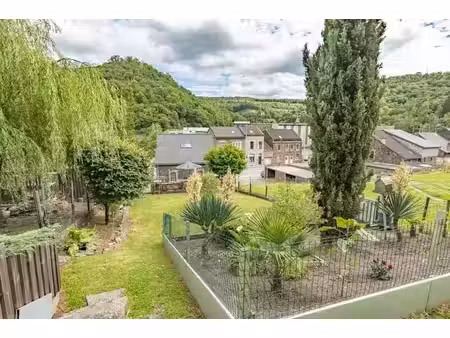 spacieuse maison avec grand jardin et vaste garage/entrepôt