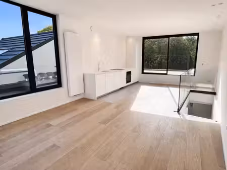 uccle - superbe duplex entièrement rénové avec grand terrass