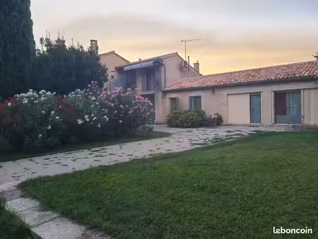 studio dans propriété privée clôturée