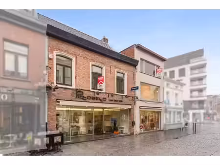 à vendre: commerce au centre de boom