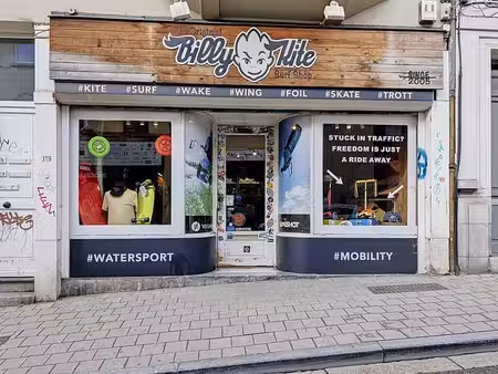 rez commercial idéalement situé !