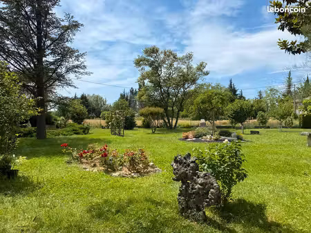 maison rénovée avec chalet indépendant – grillon (84)