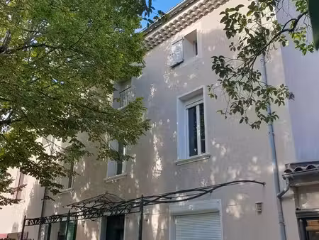 t3 de 47 m² dans belle maison ancienne restaurée avec parking