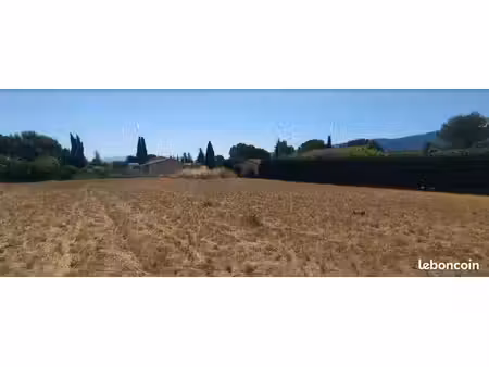 terrain à bâtir de 700 m² à lacoste (84)