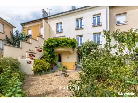 maison 10 pièces 241 m²