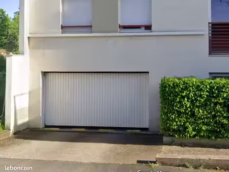 box fermé et sécurisé à genay