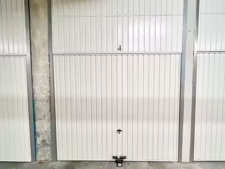 box/local/garage pour stockage ou voiture - disponible de suite - marseille 13012