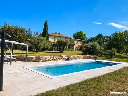 propriété 9 pièces 265 m²