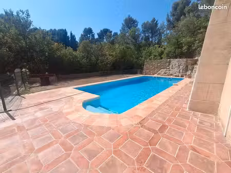 la treille-chambres à la location dans villa avec piscine