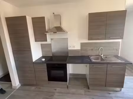 location t2 60m2 avec terasse capendu