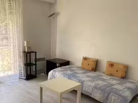 beau studio meublé 24m²