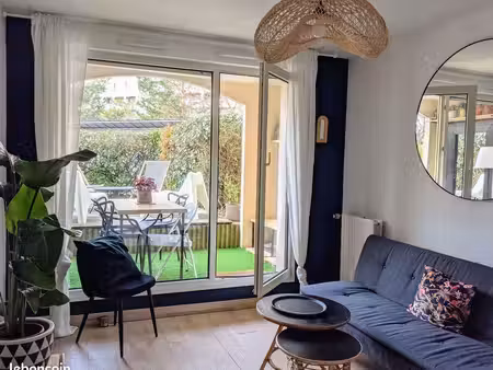 appartement  plein centre avec petit jardin privé