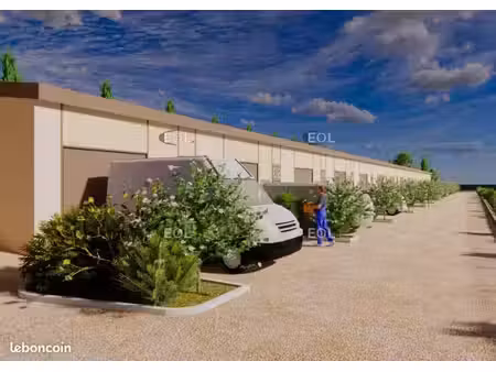 local d'activité 1 300 m²