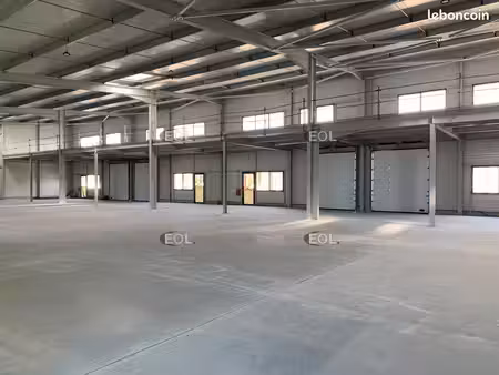 local d'activité 1 664 m²