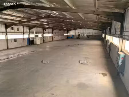 local d'activité 1 540 m²