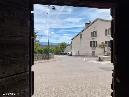 maison/ferme gessienne au coeur de village à restaurer