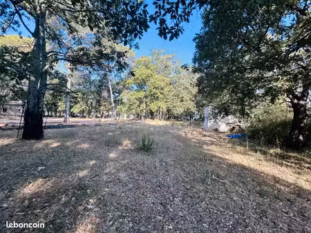 terrain 748 m² trans en provence