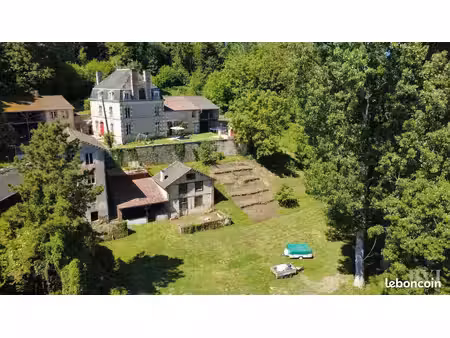 propriété 10 pièces 233 m²
