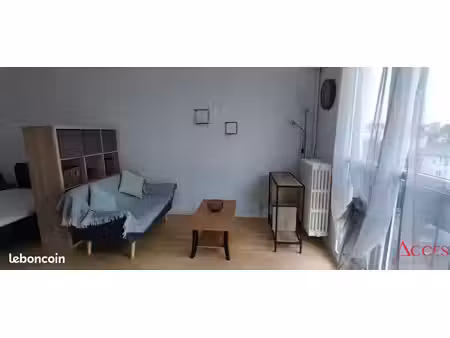 studio 1 pièce 28 m²