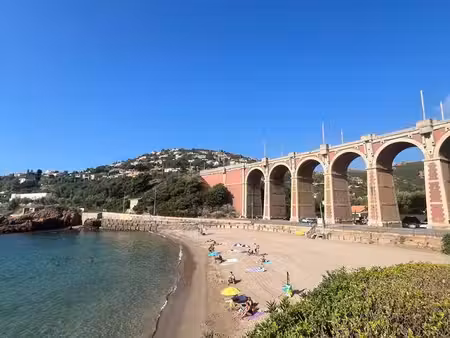 saint-raphaël – quartier d'anthéor appartement 85 m² habitables à rénover – cave de 60 m² 