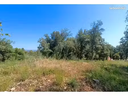 terrain 2 200 m² le thoronet