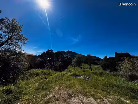 terrain 654 m² roquebrune sur argens
