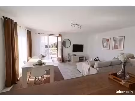 appartement t4 de 85m² – 5ème étage avec ascenseur  grand balcon et parking – fréjus centr