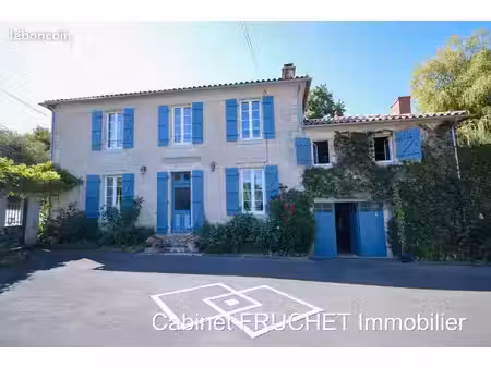 maison 8 pièces 235 m²