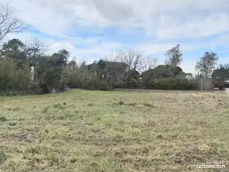 terrain 691 m² puget sur argens