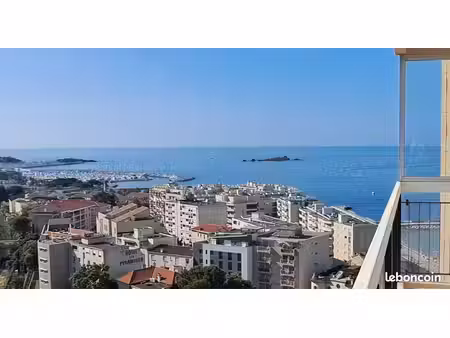pleine vue mer à 50 mètres de la gare de saint-raphaël