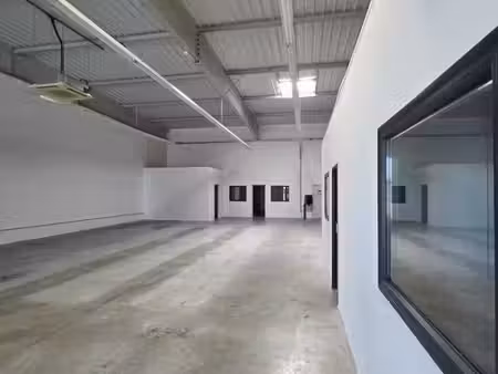 local commercial 600 m²