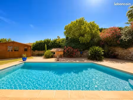 villa 8 pièces 220 m2 sur 1200 m2