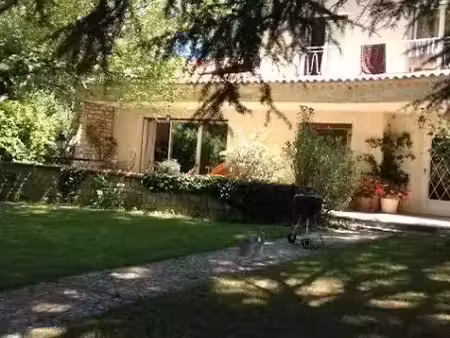 location meublée appartement 1 pièce 20 m² à aix-en-provence (13090)  360 €